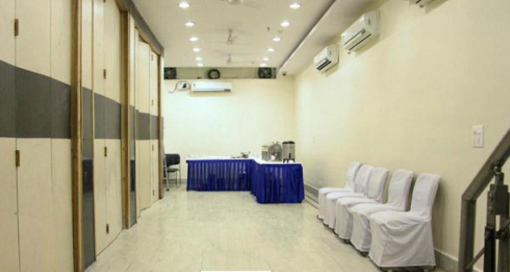 Hotel Amby Inn Nueva Delhi Exterior foto