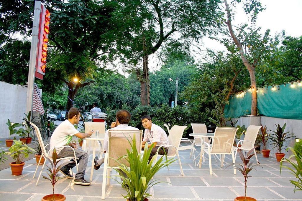 Hotel Amby Inn Nueva Delhi Exterior foto