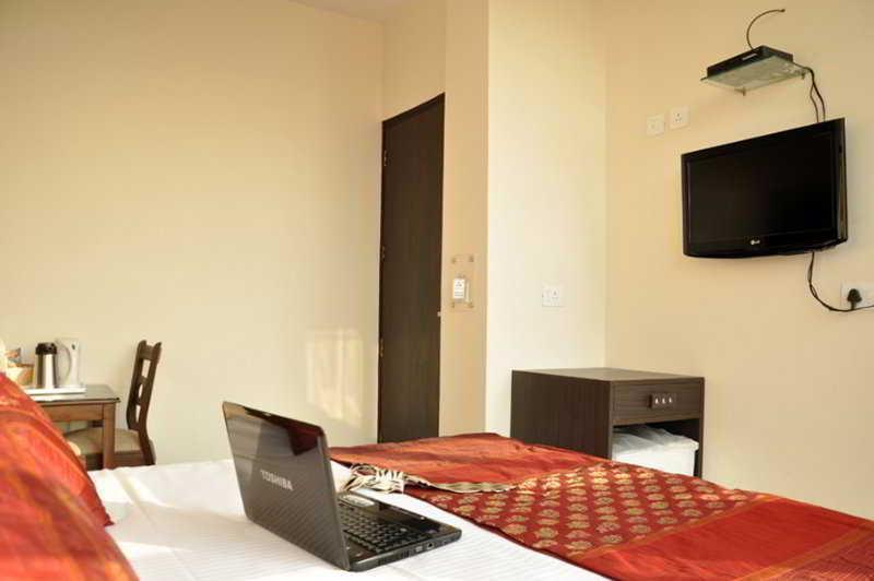Hotel Amby Inn Nueva Delhi Exterior foto
